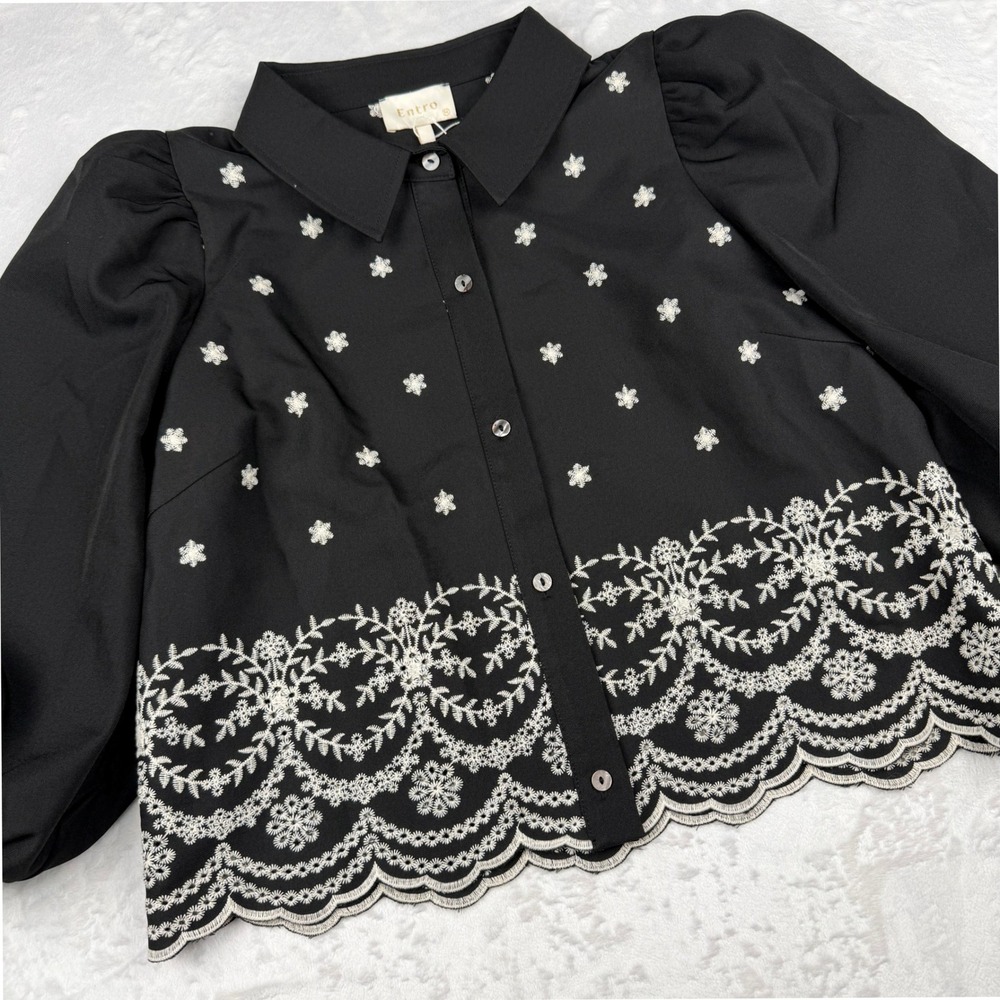 Entro Embroidered Cottagecore Puff Sleeve Scallop Hem Button Blouse Size M NWOT - Picture 3 of 8